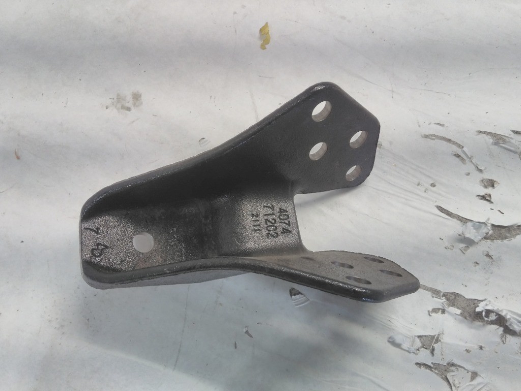 NEW OEM 4074712C2 4074712C1 SUPPORT, _MID CAB MOUNTING
