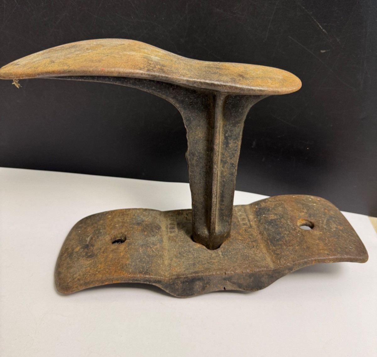 Antique Lap Style Heavy Metal / Cast Iron COBBLERS ANVIL - Vintage American Tool