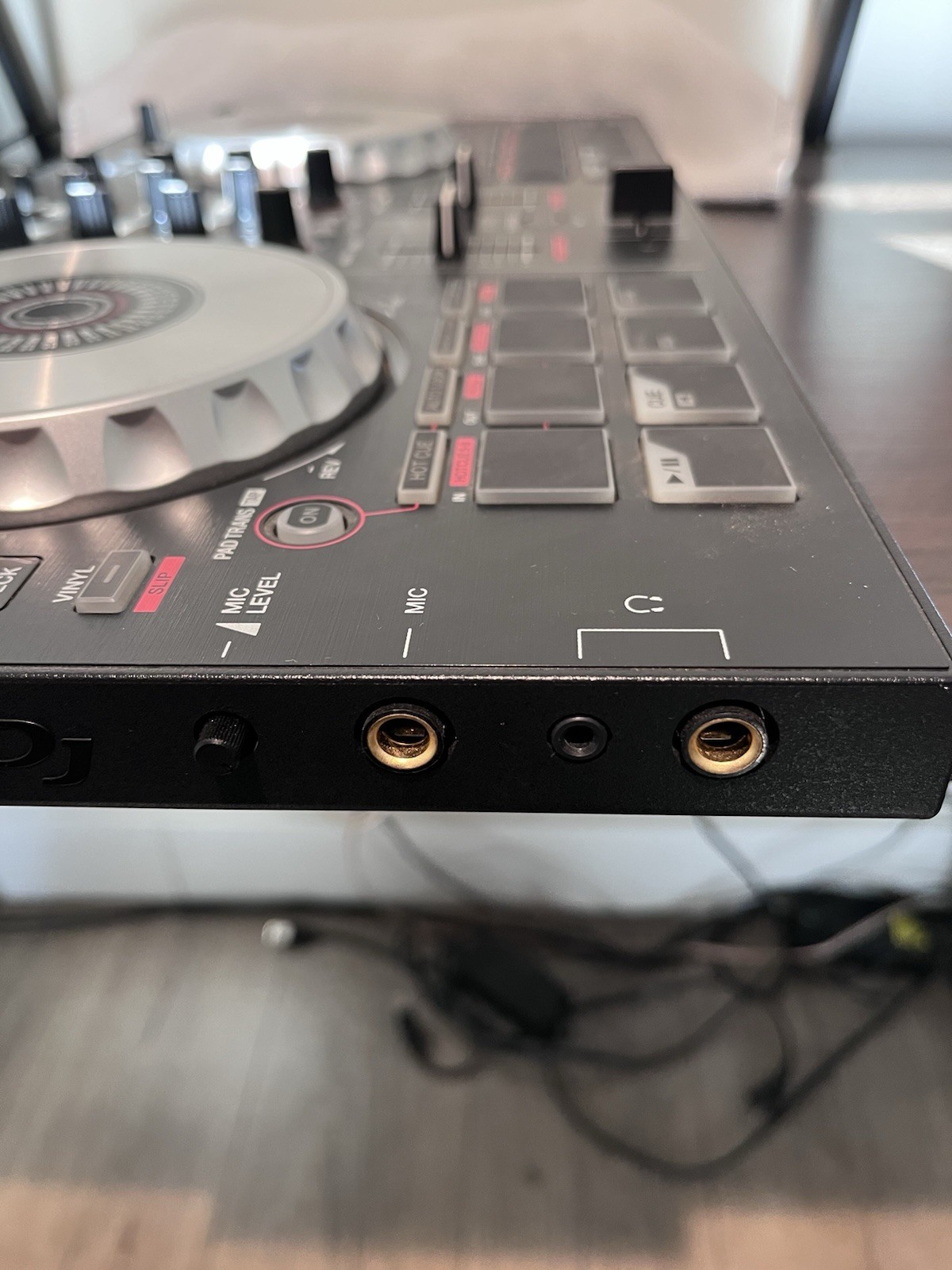 Pioneer DDJ-SB2 USB 2-Channel Serato Performance DJ Mixing Controller System
