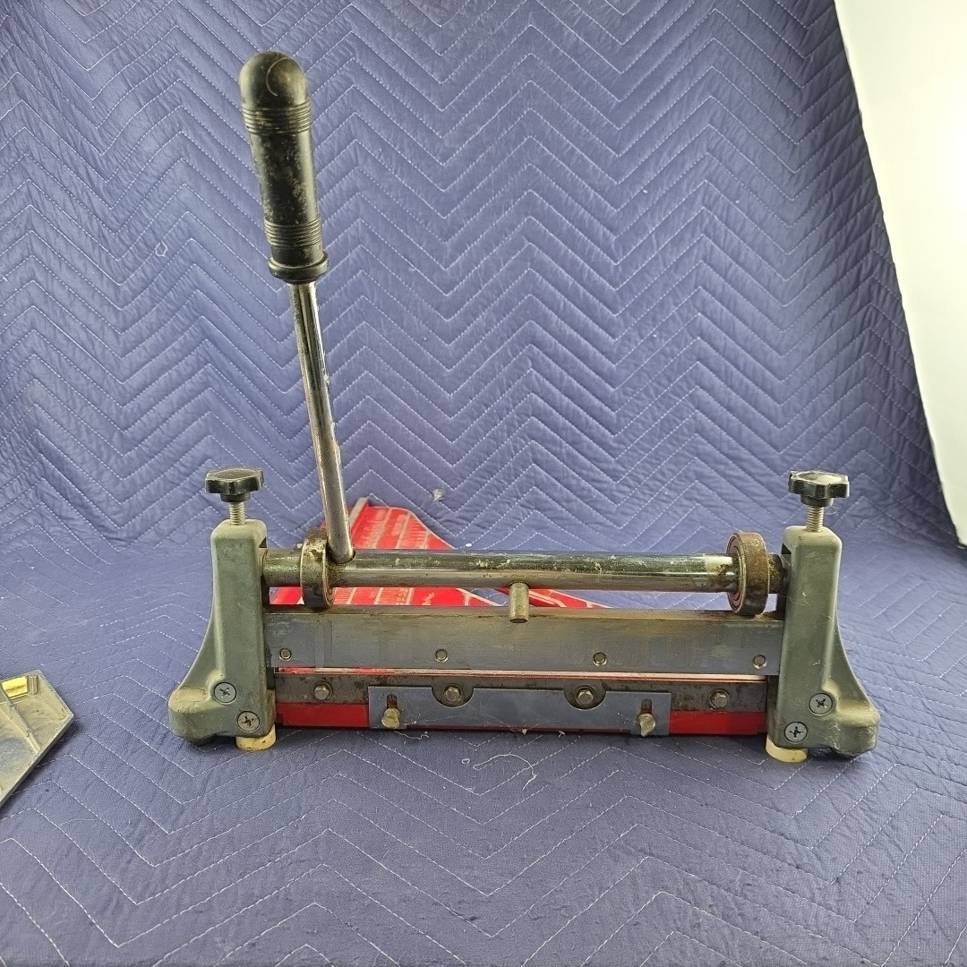 ROBERTS 10-900 Vinyl Tile Cutter 12"