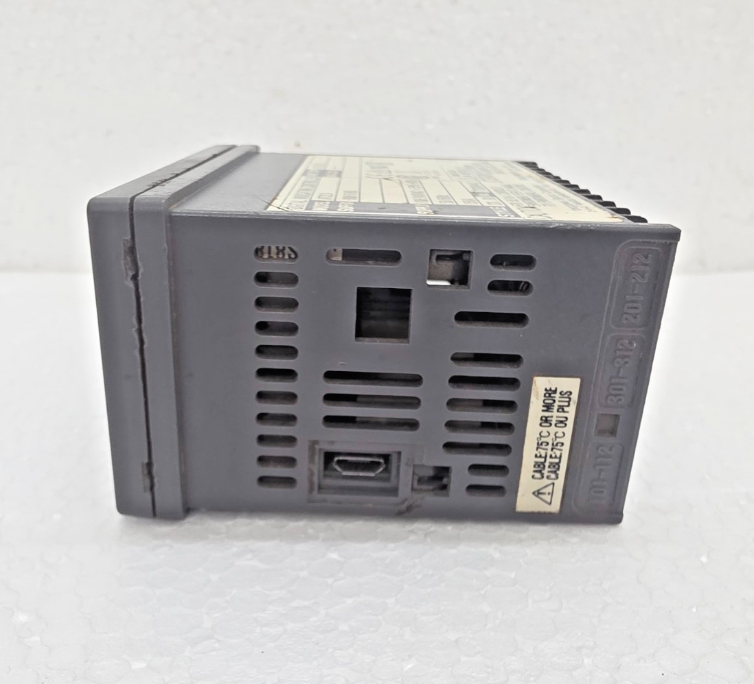 Yokogawa UT32A-000-11-00 Digital Indicating Controller