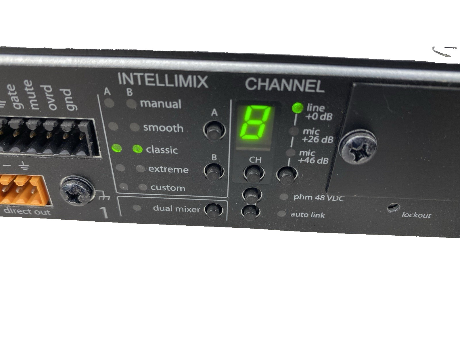 Shure SCM820 Digital IntelliMix Automatic Mixer