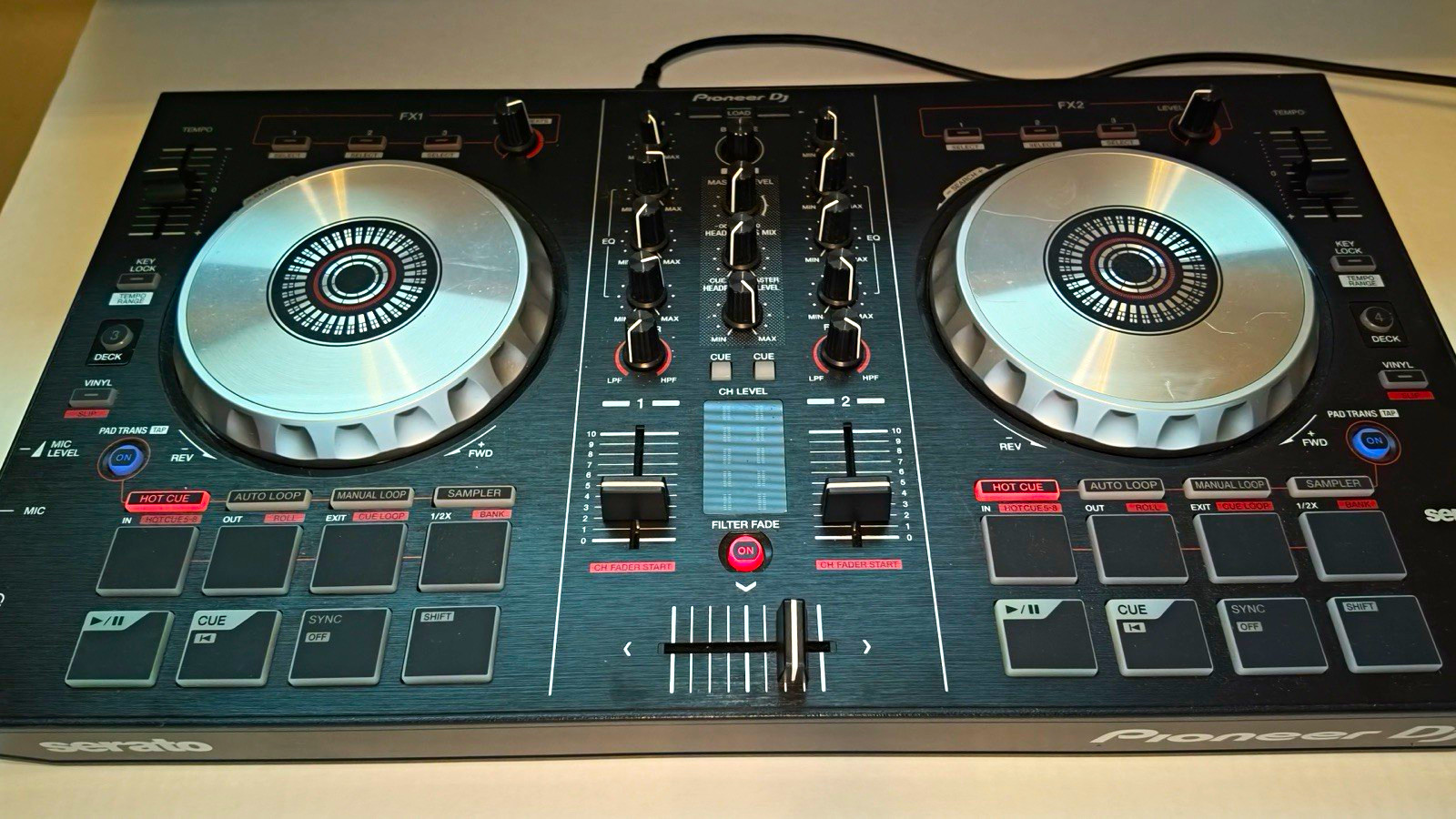 Pioneer DJ DDJ-SB2 Serato 2-Channel 2-Deck DJ Controller powers on