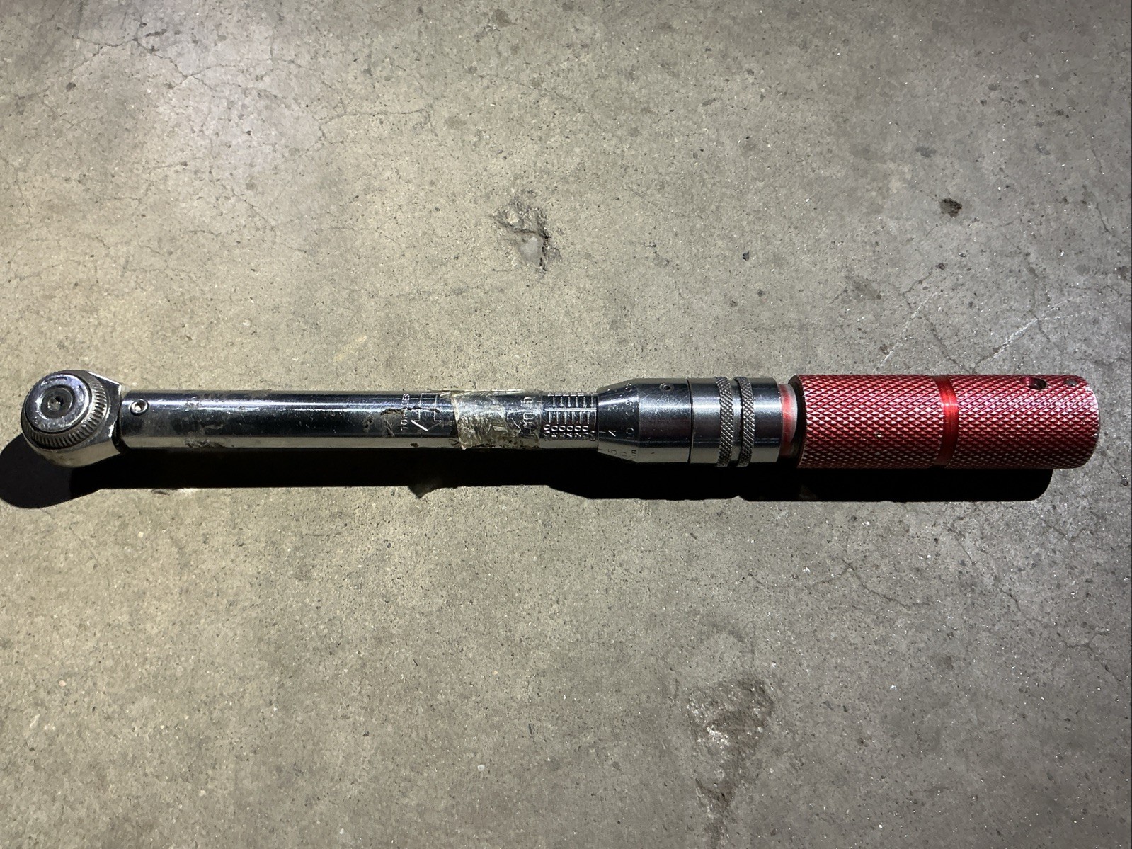 Mac Tools Rounded Head Micro-Adjustable Torque Wrench 30-200 In-Lbs 1/4 TWM200A