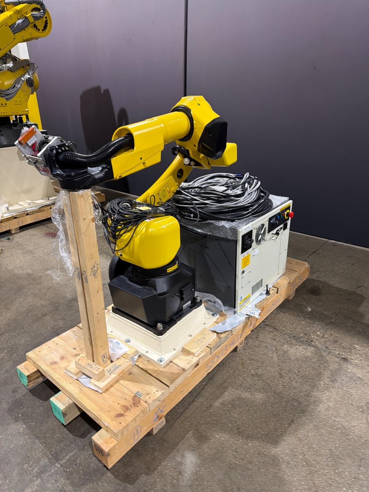FANUC M‑10iD/10L Complete with R‑30iB Plus Controller USED
