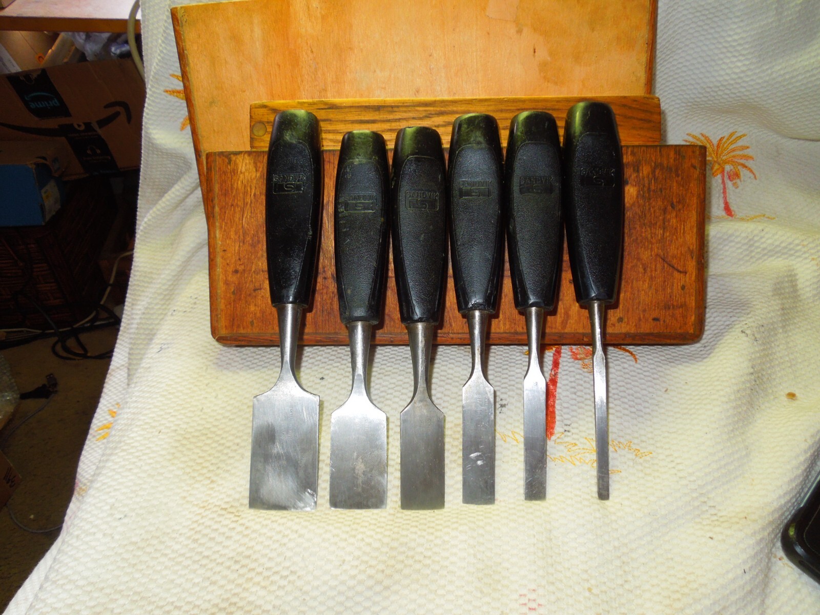 VINTAGE SANDVIK 6 PC CHISELS MADE IN HOLLAND SWEEDISH STEEL MAGNETIC WOOD CASE