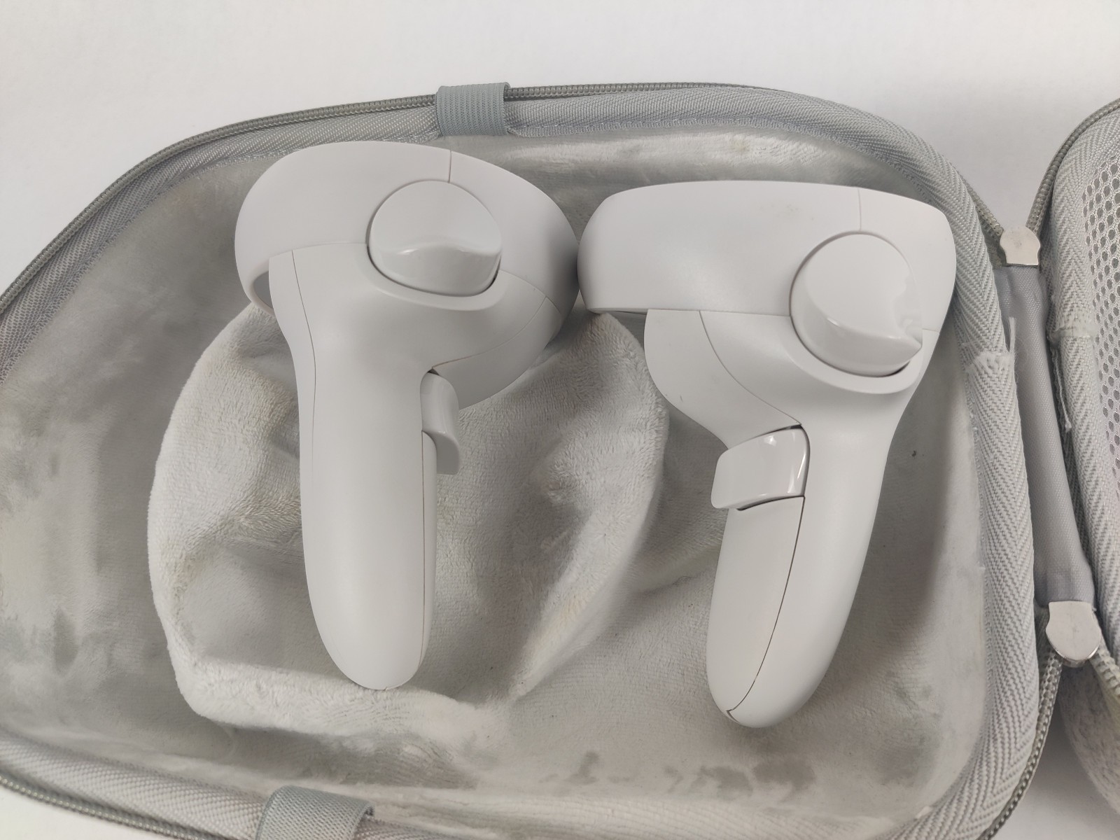 Oculus Quest 2 VR Headset 128GB 2 Controllers w/ Carrying Case - Tested