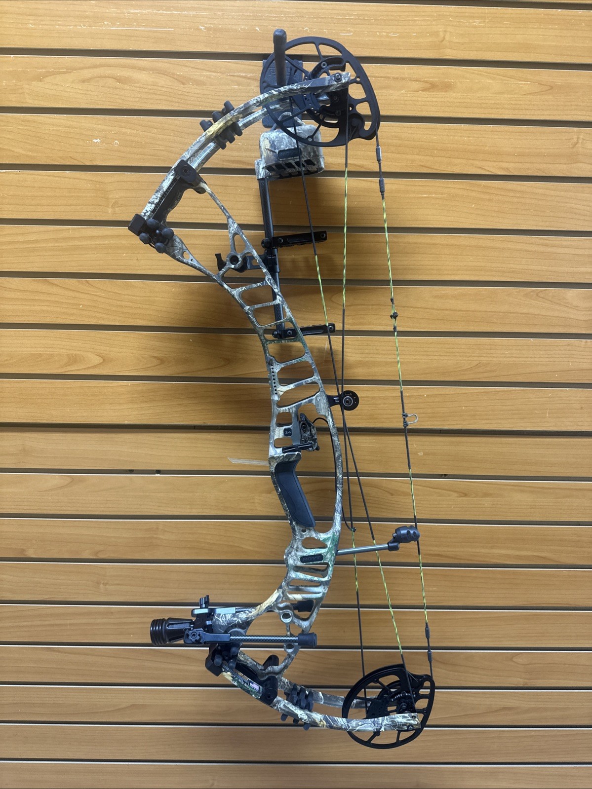 LOADED Hoyt VTM 34 Compound Bow - RH - 50-60# - 26-31” - Pick Your Mod