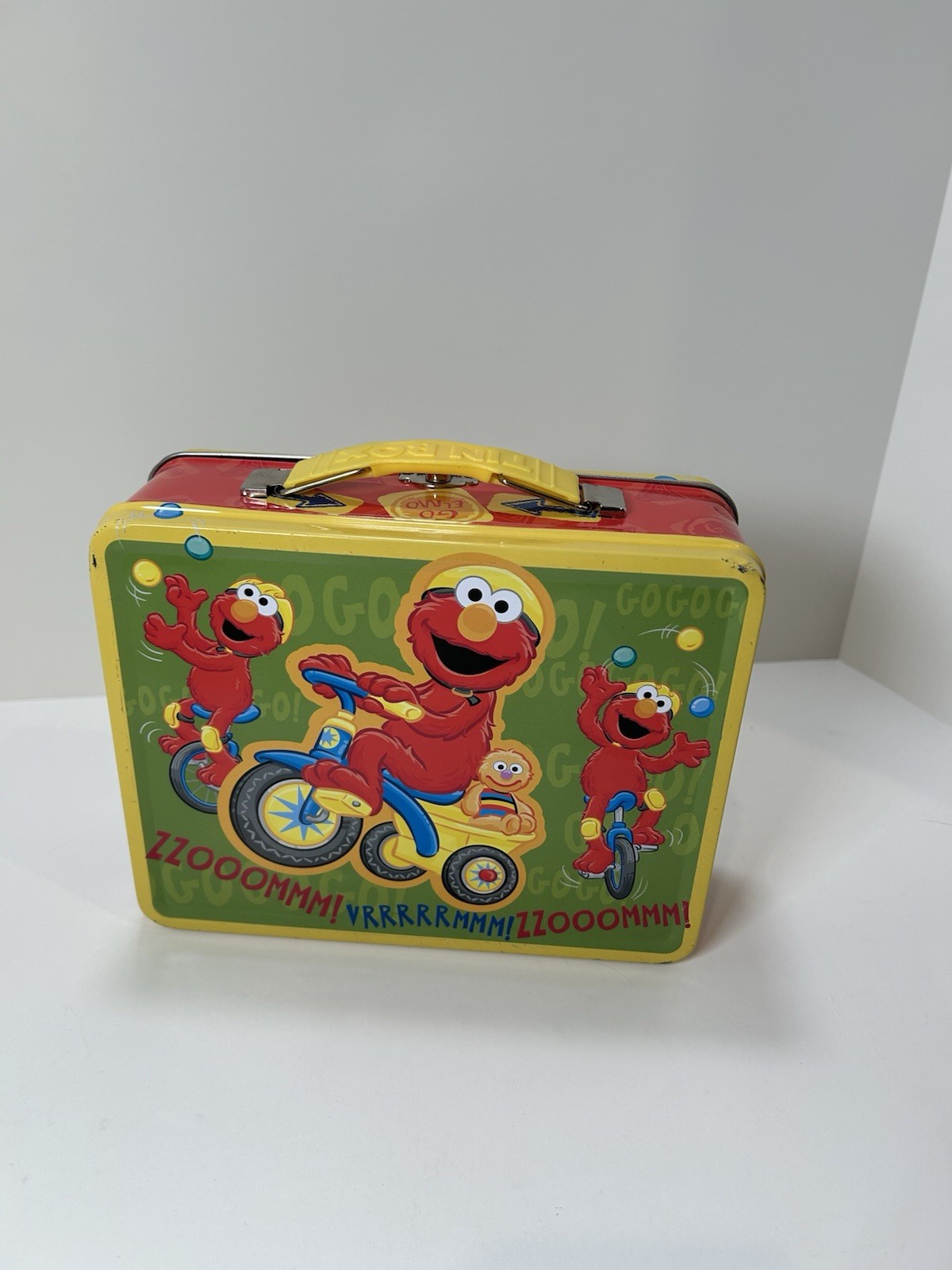 ELMO LUNCH BOX SESAME WORKSHOP TIN WITH PLASTIC HANDLE