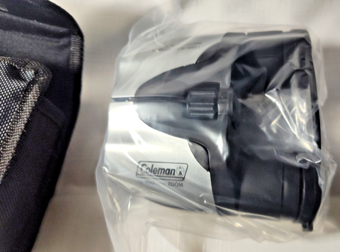 Coleman Compact Zoom Binoculars 10-40×21 – Open box