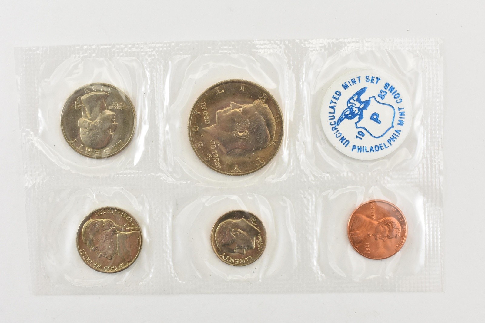 1983-P/D Uncirculated Souvenir Mint Set NO Envelope *8990
