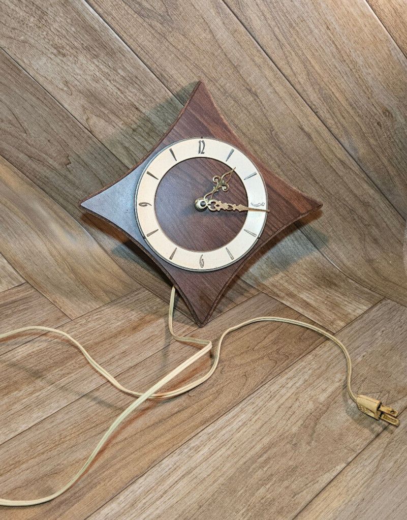 Vintage MCM Mid-Century 70s Style Wall Clock Faux Wood Diamond Plug In