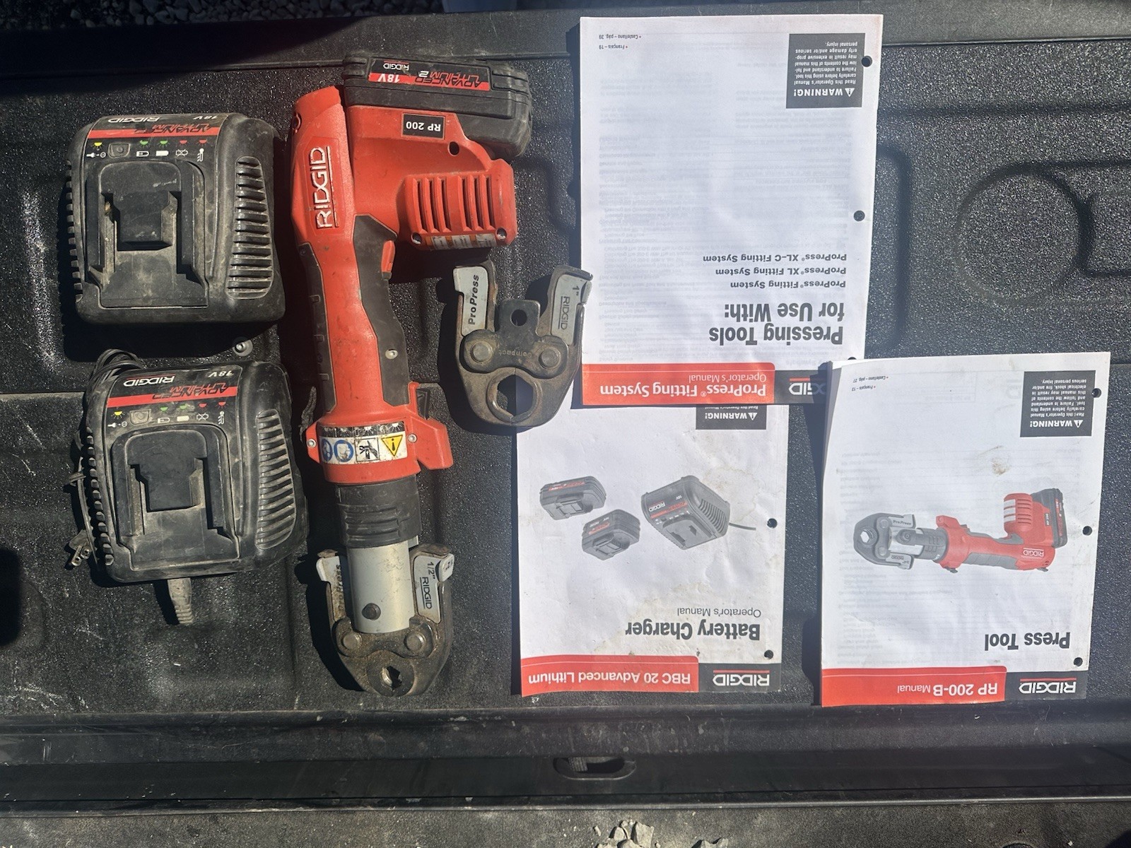 Ridgid RP 200-B Compact Press Tool Kit w/2 Jaws Batteries, Charger Used