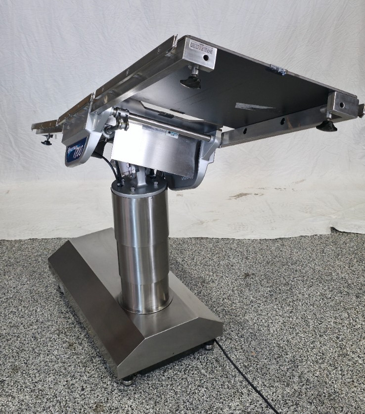 Skytron 1700 Surgical Table- Great condition! Fully functional