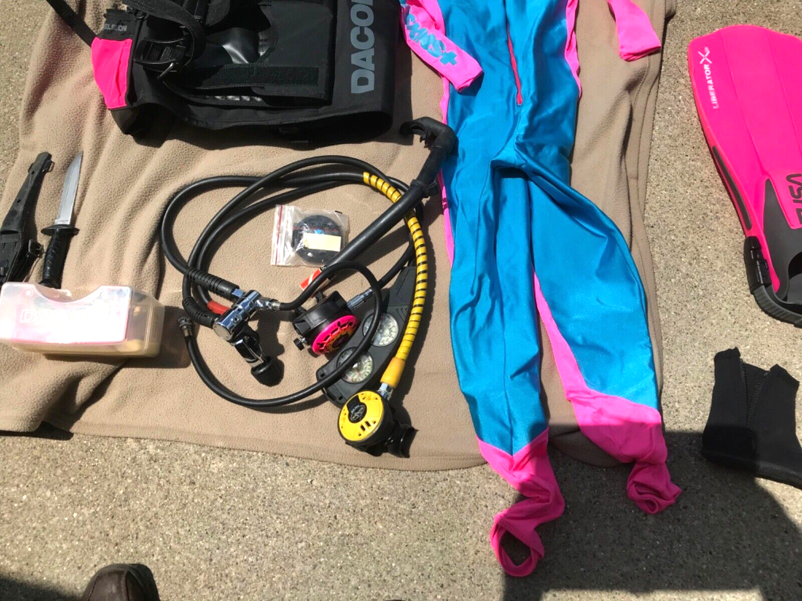 Dacor Scuba Diving Small Ladies Set Regulators + Gauges +ETC.