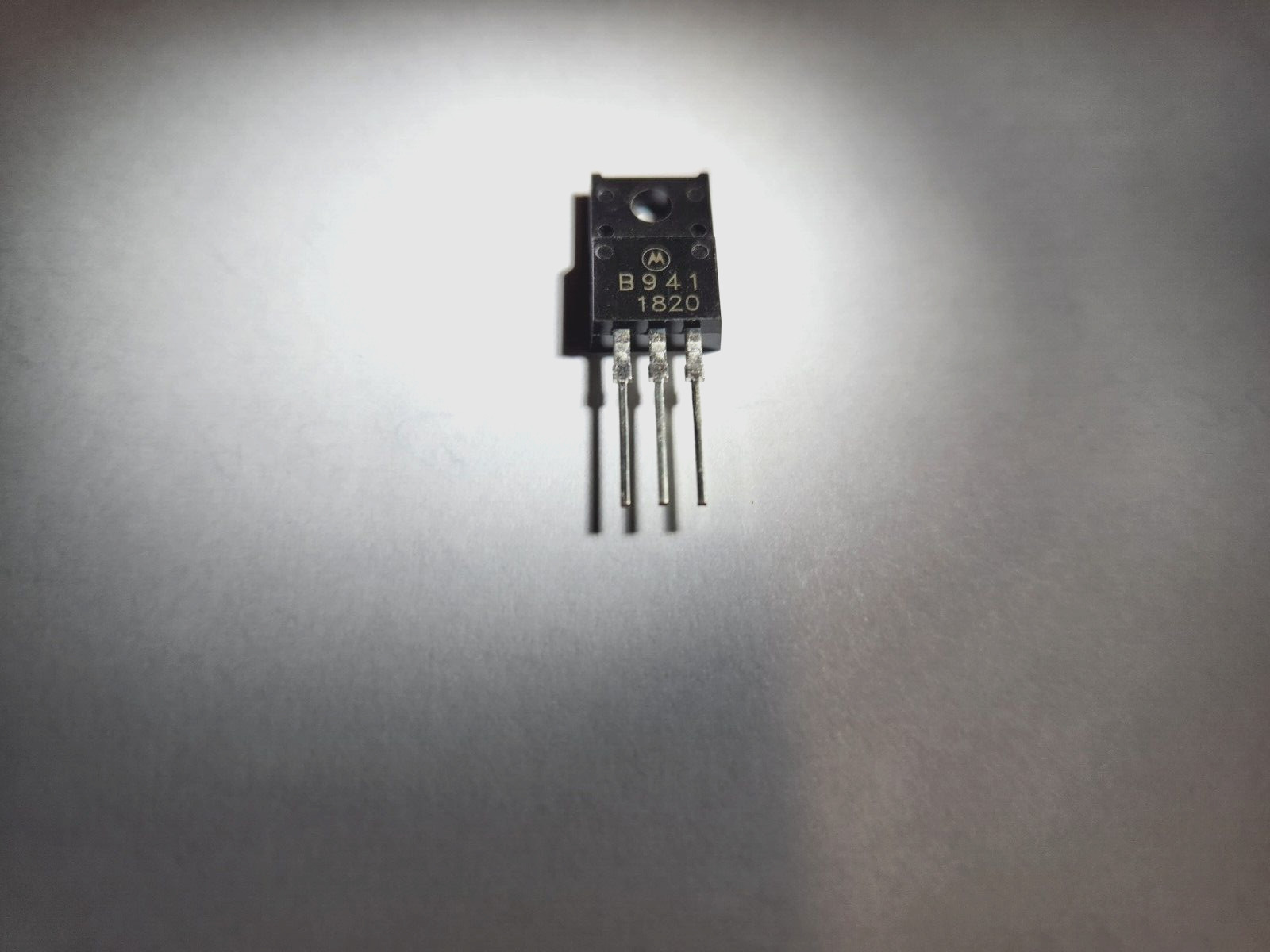 MOTOROLA TRANSISTOR 2SB941 USED IN VARIOUS APPLICATIONS