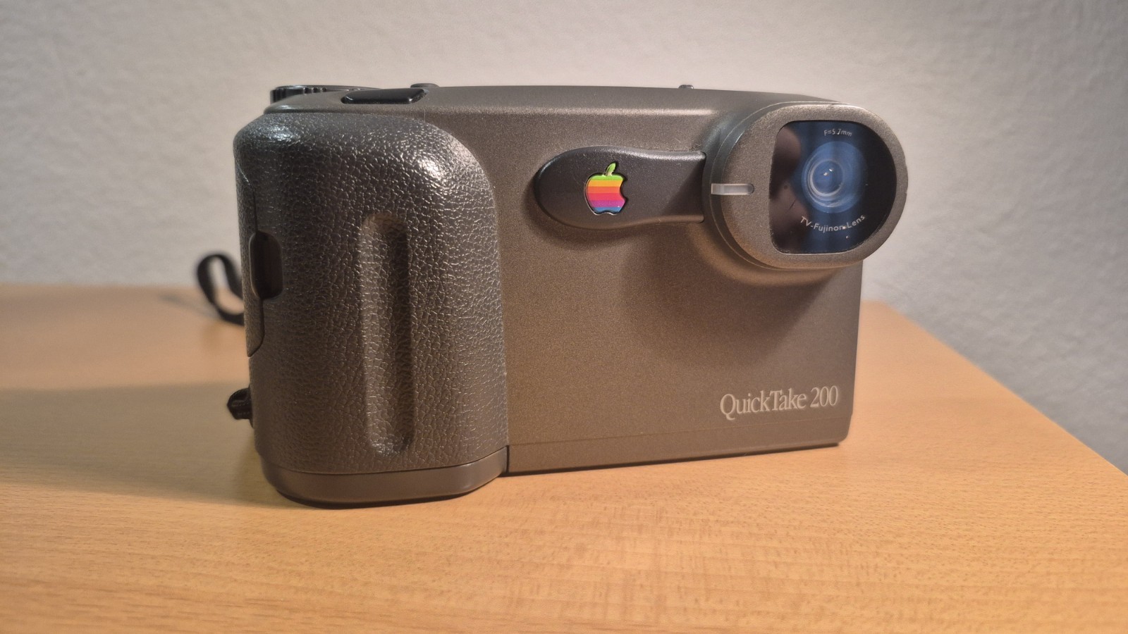 Vintage Apple QuickTake 200 Digital Camera, w/ Rainbow Apple Logo, Gray, USB