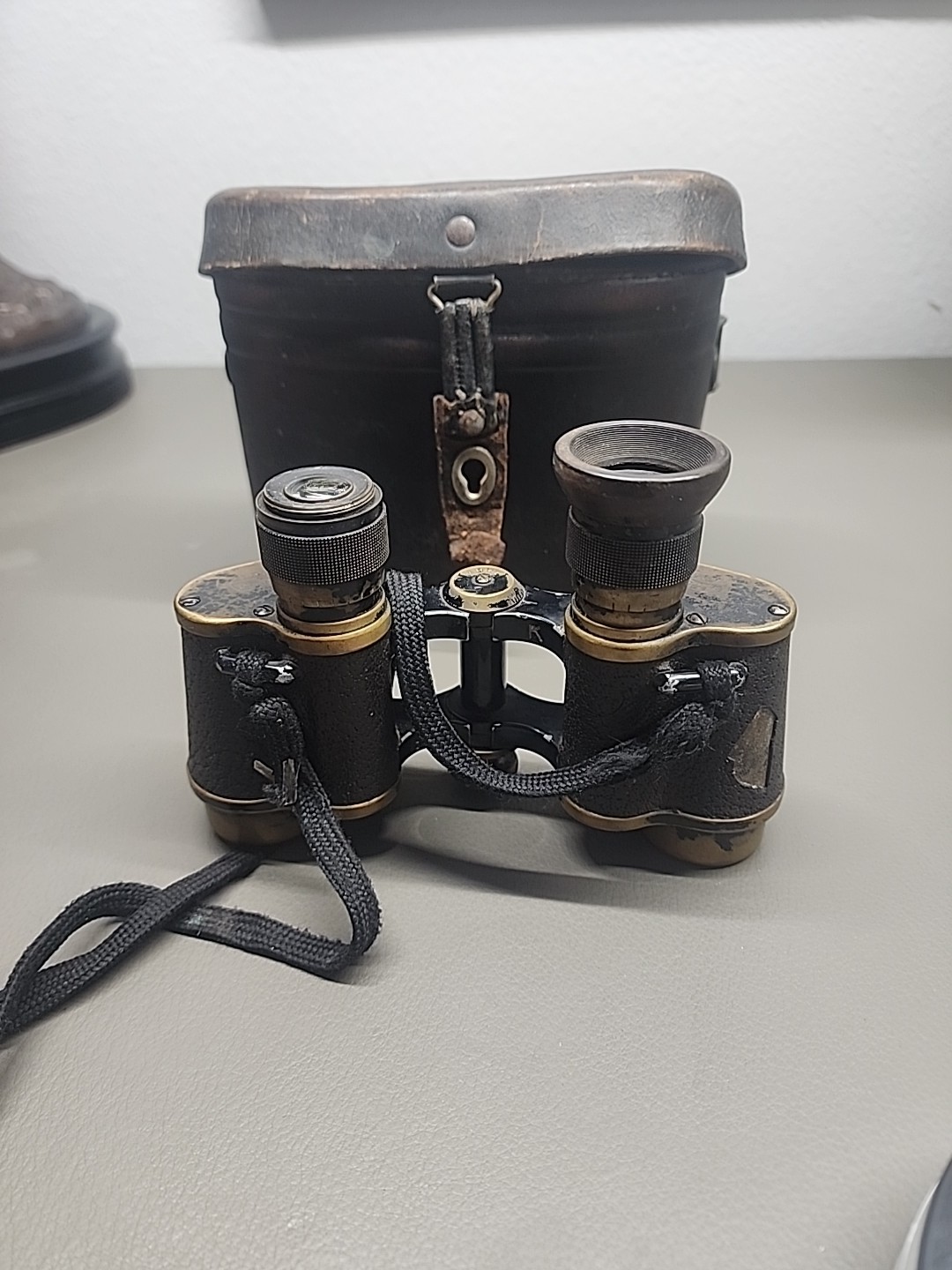 E Leitz Wetzlar D.F.  03 Diensiglas Antique Binoculars