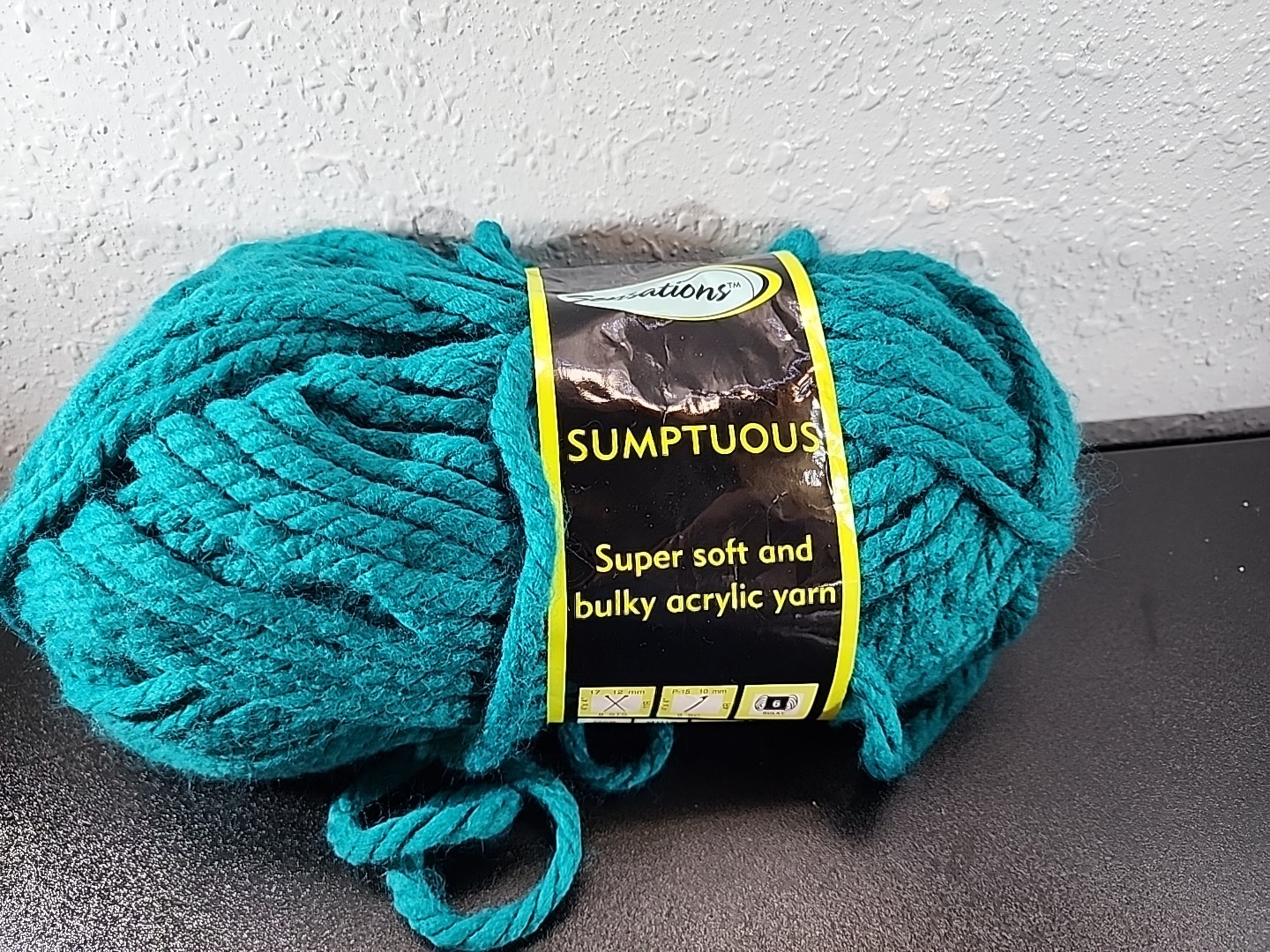 1 Skeins 10 oz.  Sensations Sumptuous Super Soft & Bulky Acrylic Yarn Teal 49363