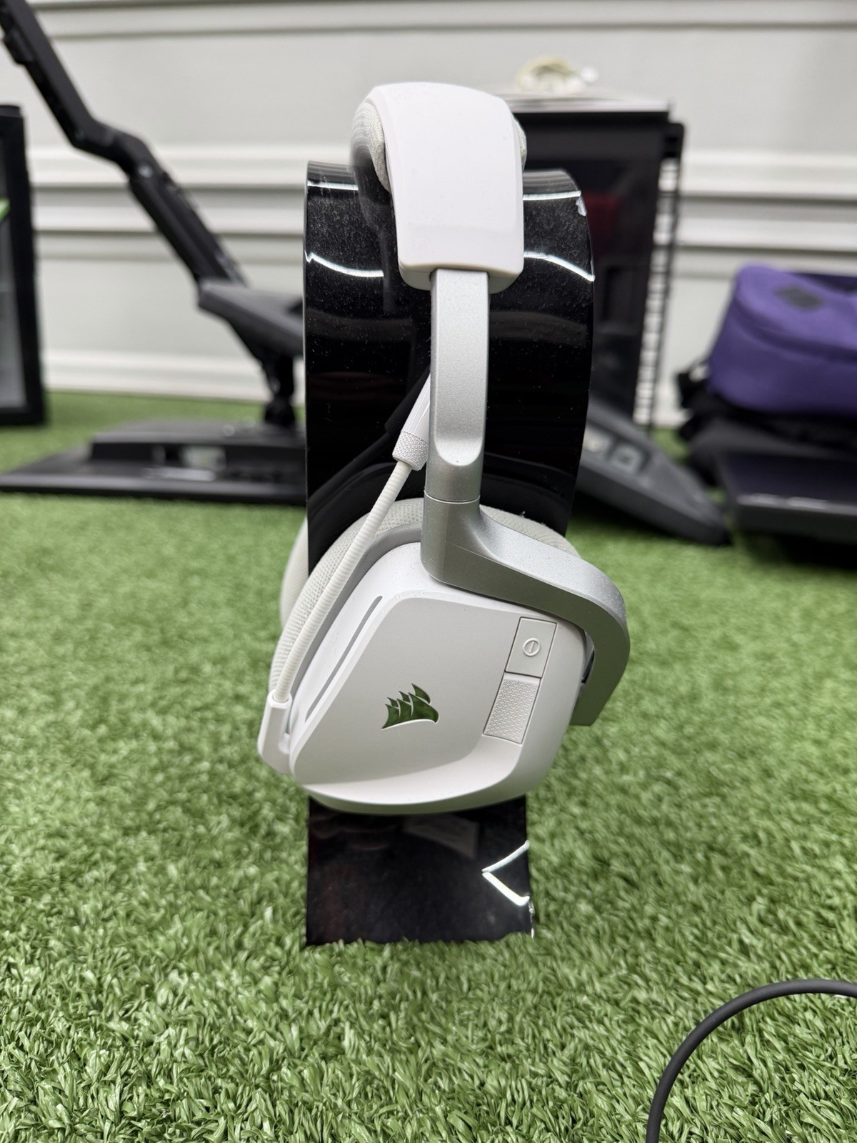 Corsair Void RGB Wireless White Over-Ear Headset Boom Mic 2.4GHz RF