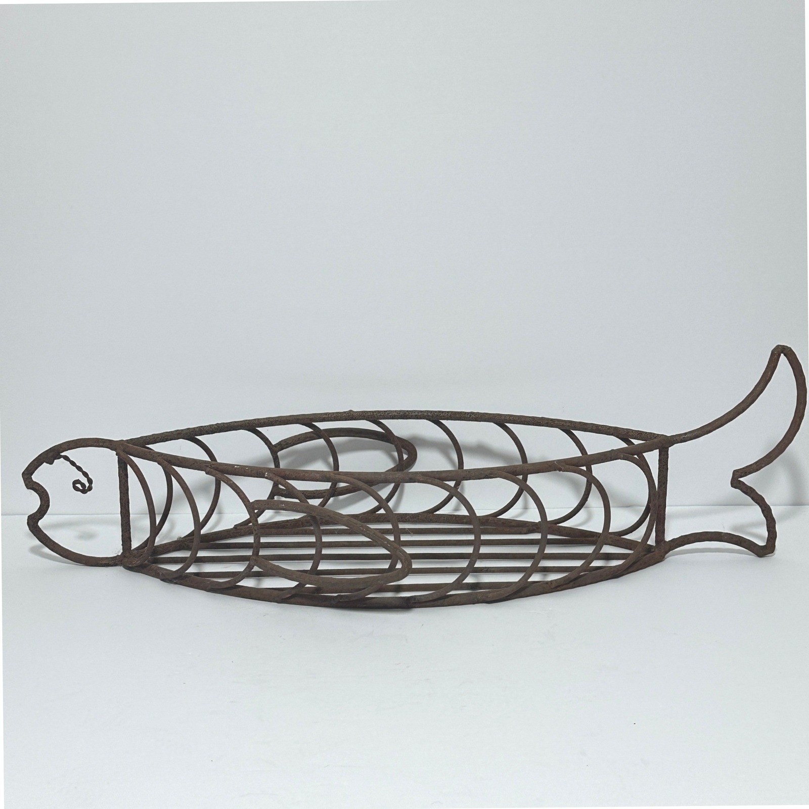 VTG Rustic Rusted Iron Fish Metal Basket Beach Nautical Decorative Centerpiece