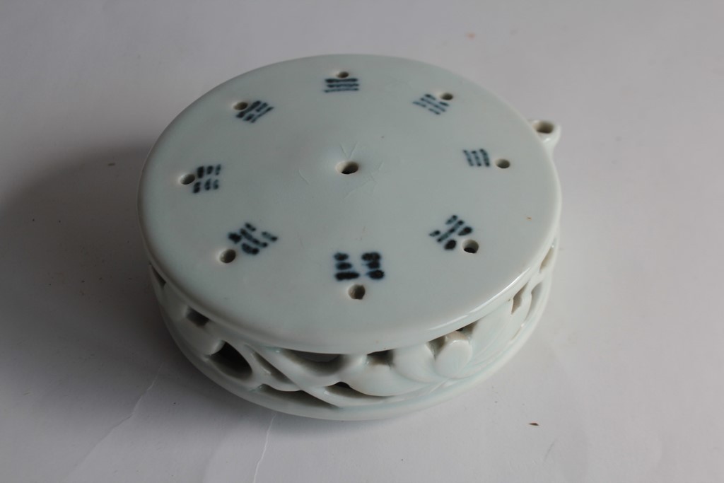 Antique Korean porcelain incense holder (69385)