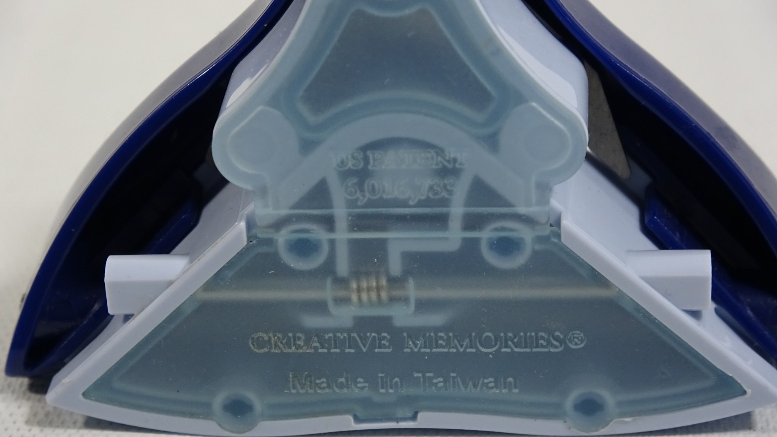 Creative Memories Round Corner Shaper Punch