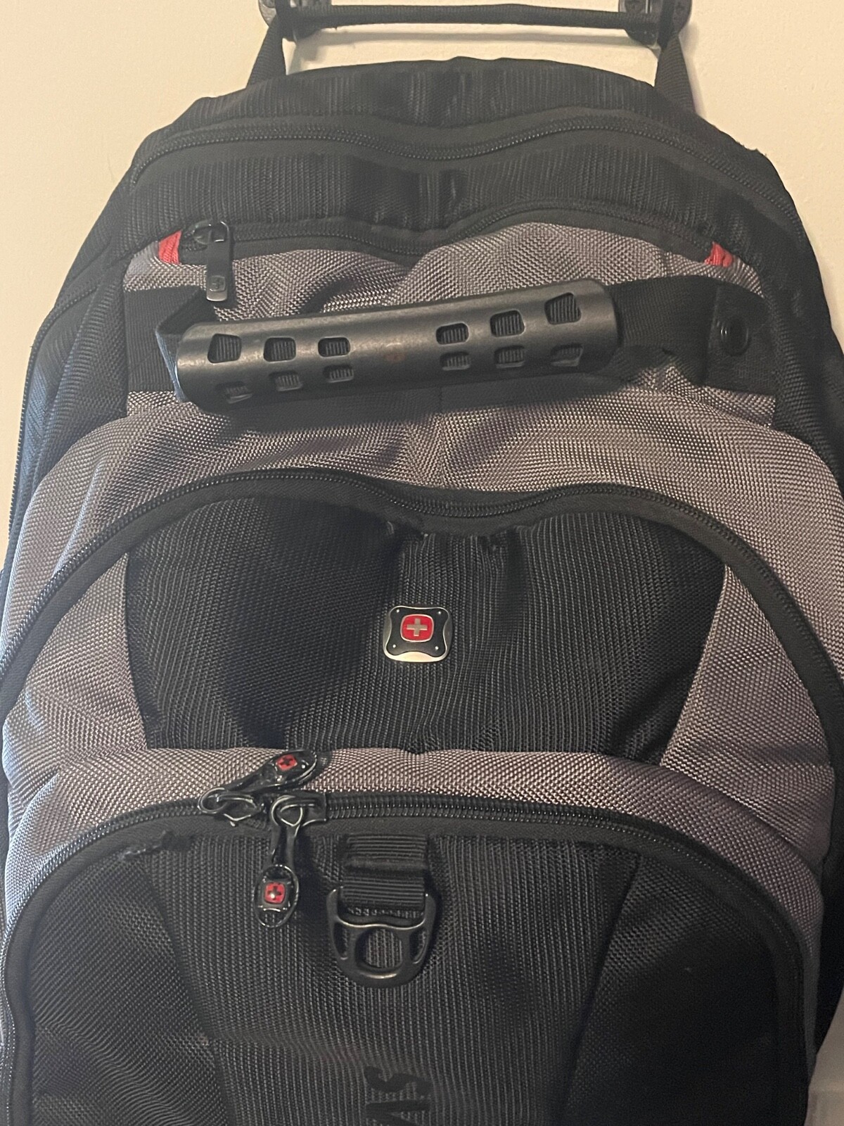 Swiss Gear Backpack Padded 3 Lg Double Zippered Pockets w/Hooks Sturdy Handle