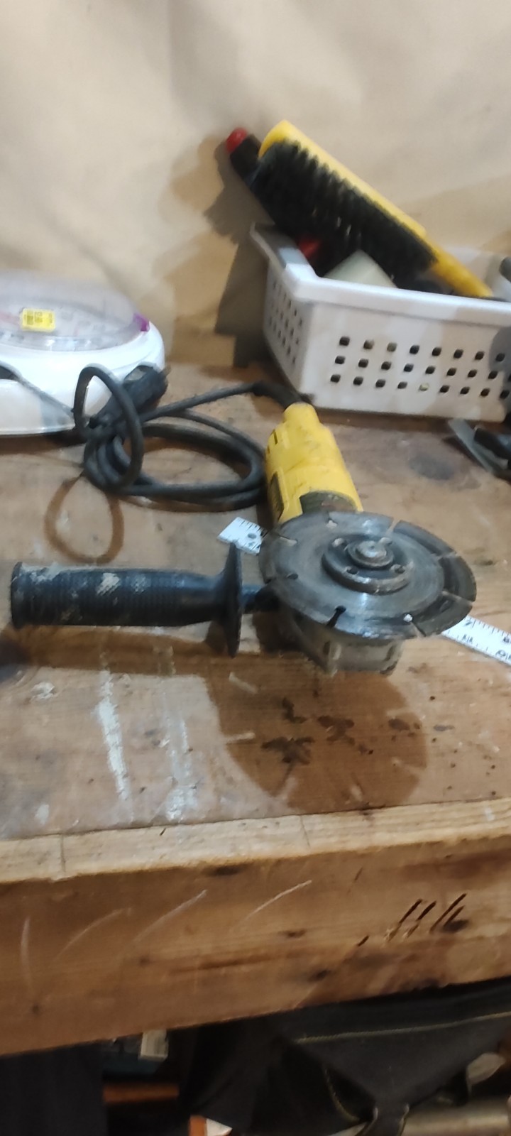 DEWALT DWE4011R 7A 12,000 RPM 4-1/2" Corded Angle Grinder Plus Blade