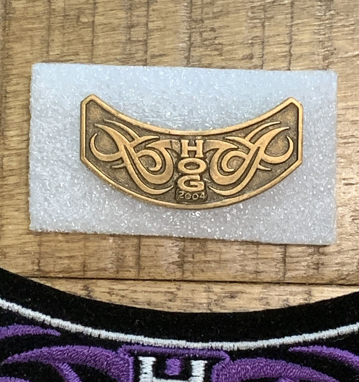 Harley Davidson Patch & Pin Back 2004 Hog Embroidered