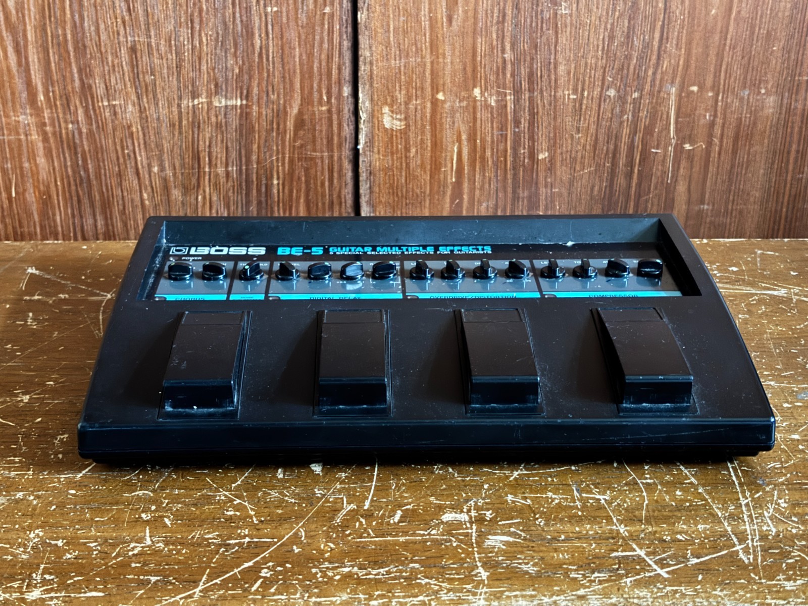 BOSS BE-5 GUITAR MULTIPLE EFFECTS w/ 100-240V power supply