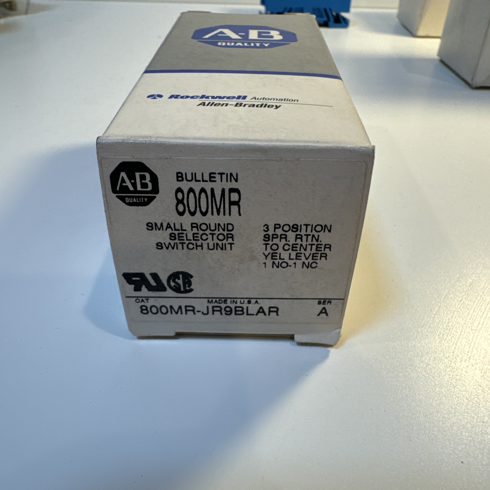 Allen-Bradley 800MR-JR9BLAR Selector Switch Unit 3-Position  (Missing Lever)