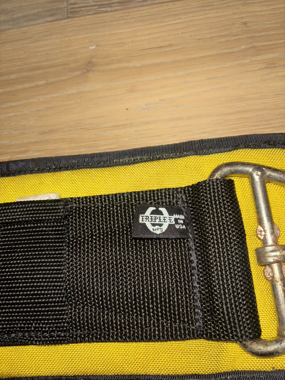 30” Triple E Yellow Felt Back Western Cinch