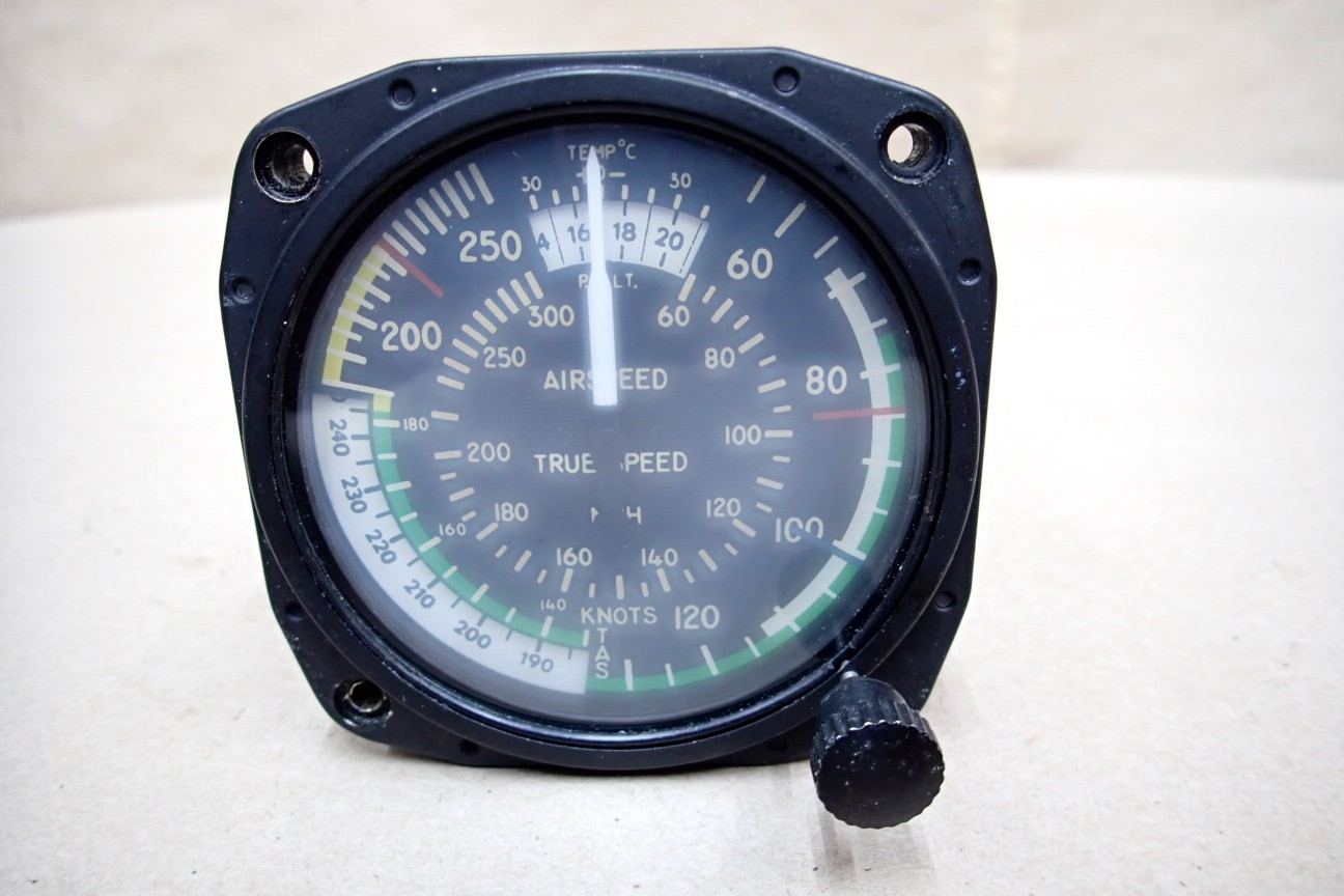 64 BEECH B55 BARON UNITED INSTRUMENTS TRUE AIRSPEED INDICATOR 0-300 MPH PN 8130