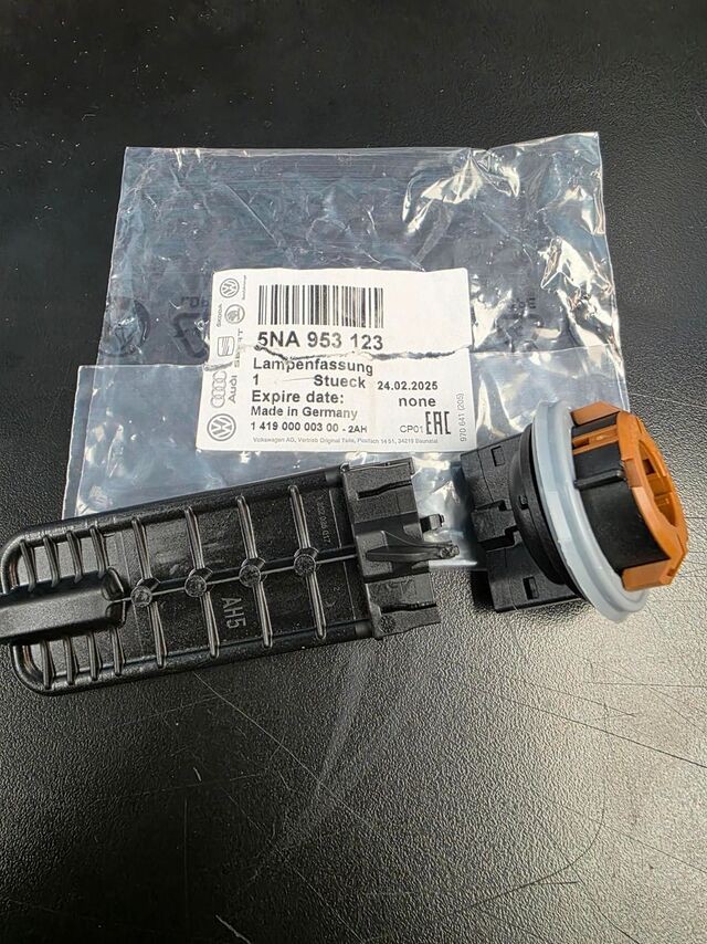 Genuine Volkswagen Signal Bulb Socket 5NA-953-123