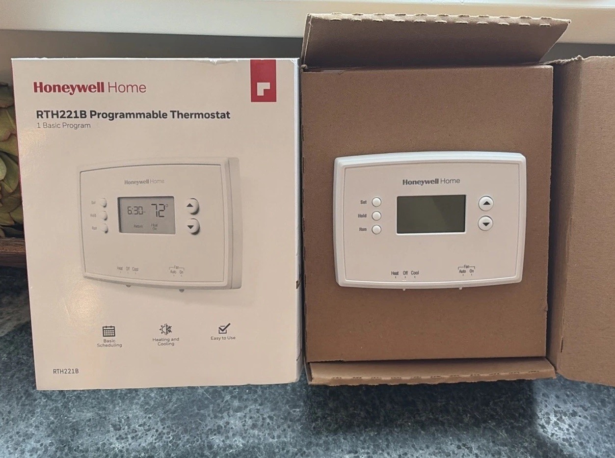 Honeywell RTH221B 1-Week Programmable Thermostat (RTH221B1039) Open Box