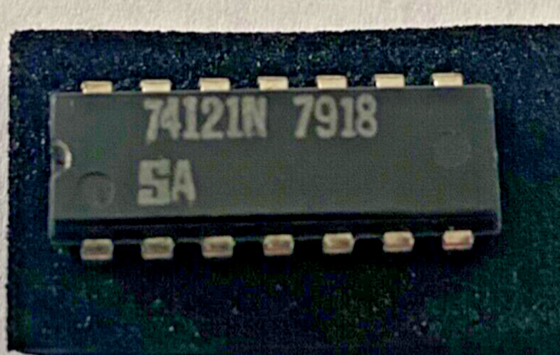 Signetics 74121N triple 3-input pos-NAND gates w/collector outputs IC