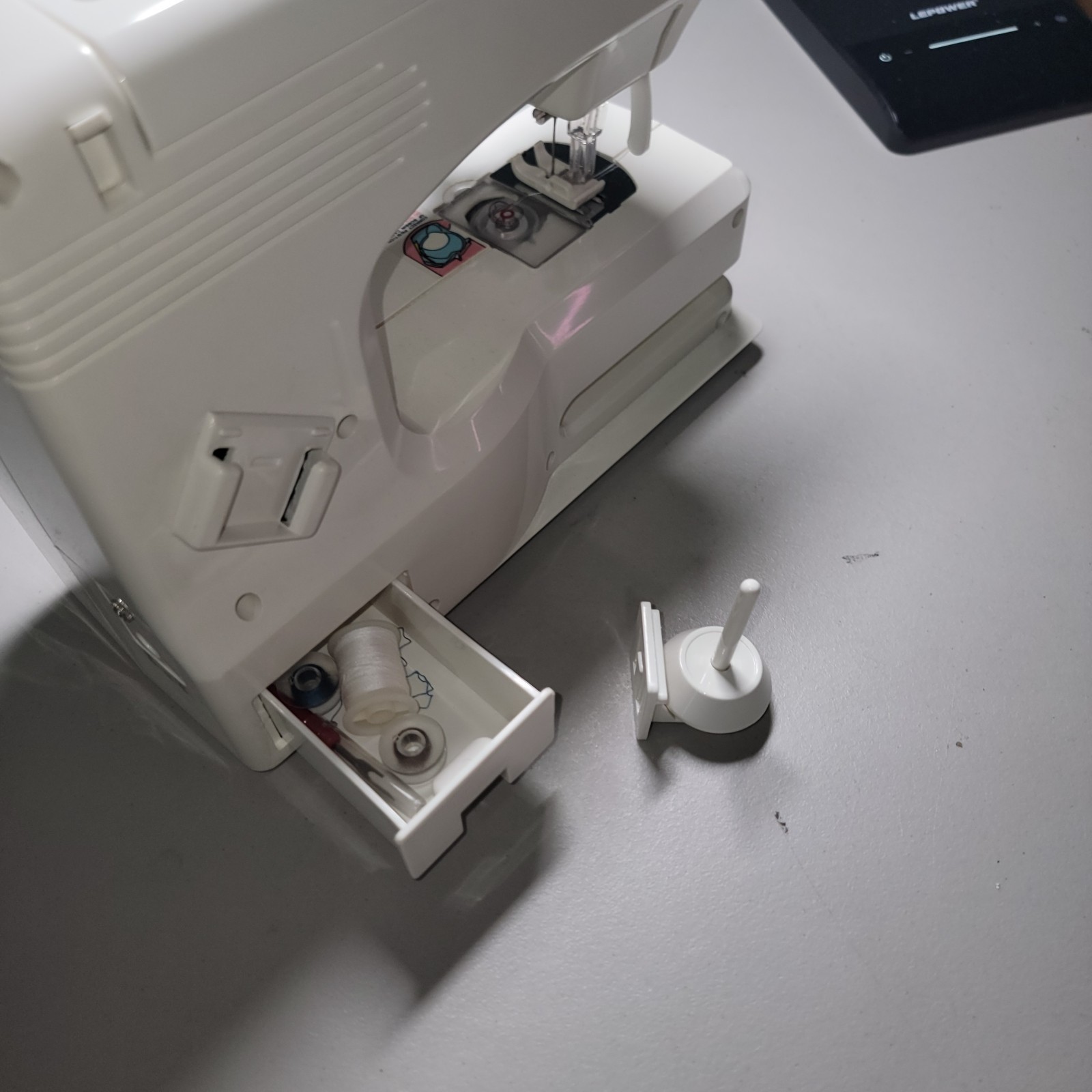 Singer® Tiny Tailor TT700 Electronic Mending/Sewing Machine-- Tested & Working