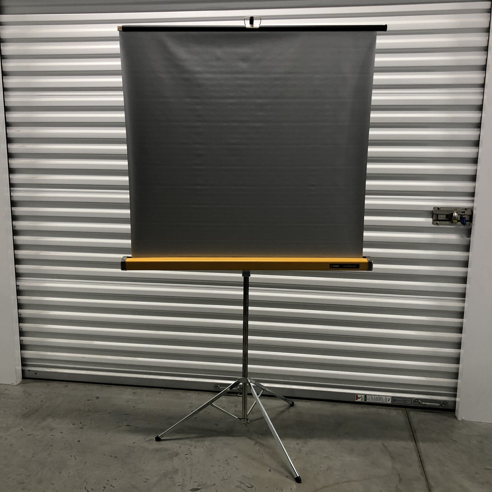 VTG Portable Knox Panorama Screen Size 39.5”x 35” Projection Screen Made In USA