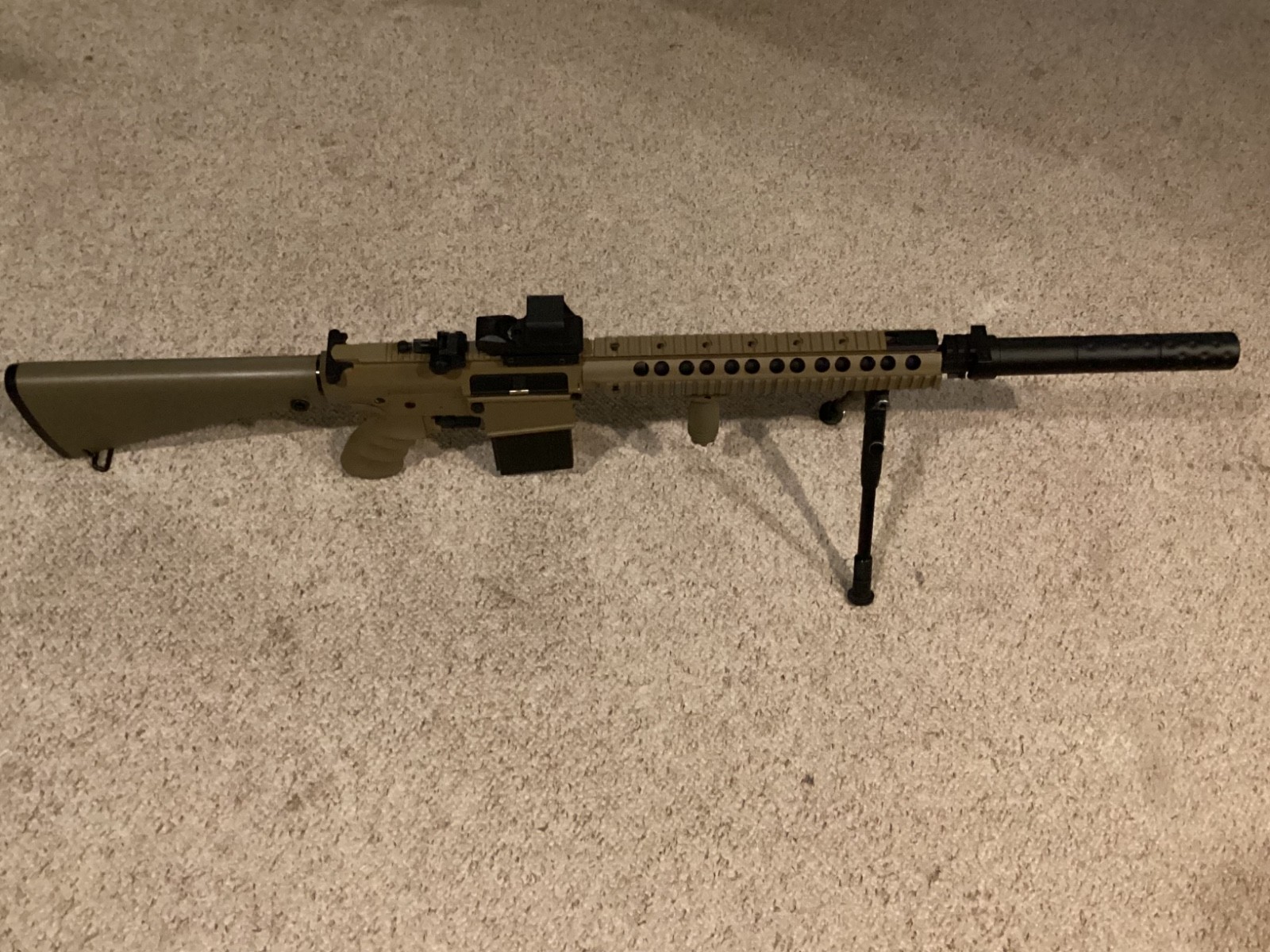 airsoft matrix SR-25 full metal tan with mock suppressor and red dot