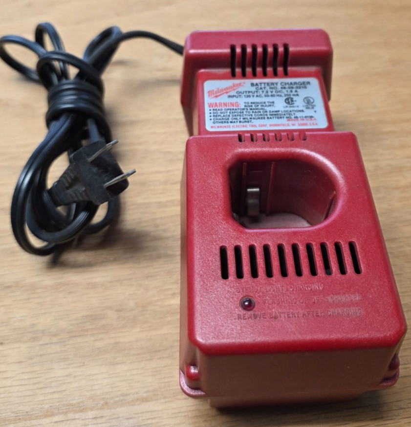 Milwaukee Cordless Drill Battery Charger 48-59-0210 7.2V 1.6A VERY CLEAN Vintage