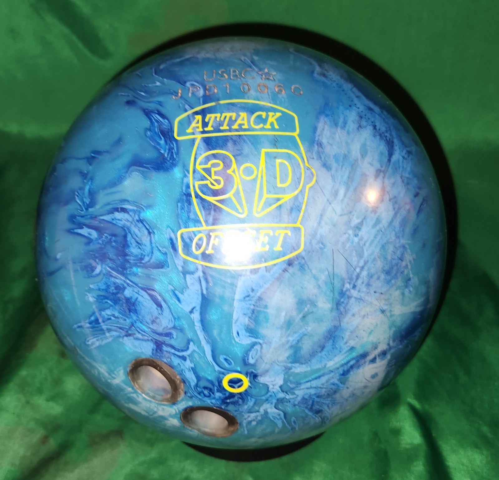 Hammer 3D Offset Attack Bowling Ball 15 lbs Preowned Span 4 1/4 Inches