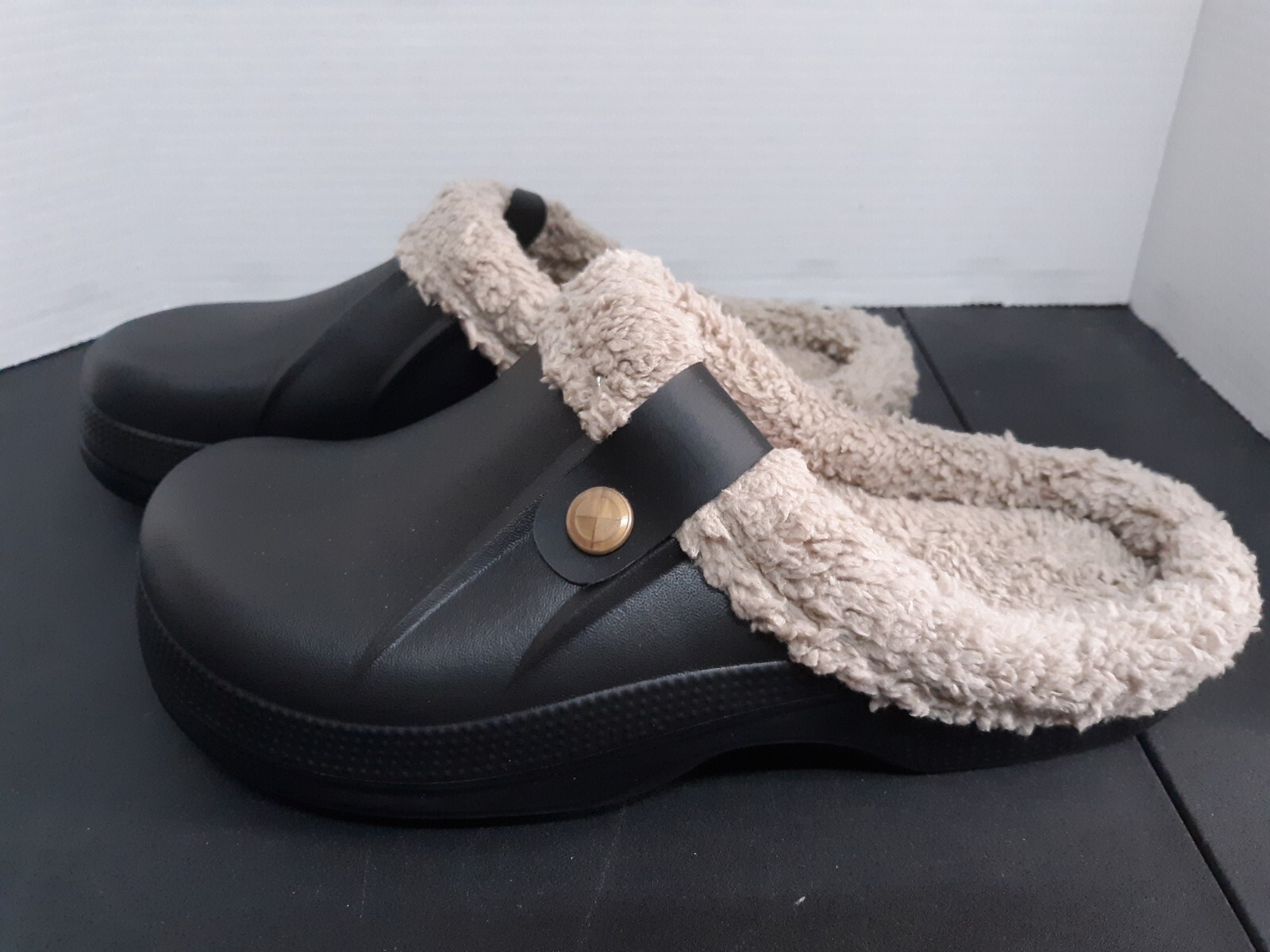 Beslip Unisex Fur Lined Clogs Size 42-43 Black/Khaki