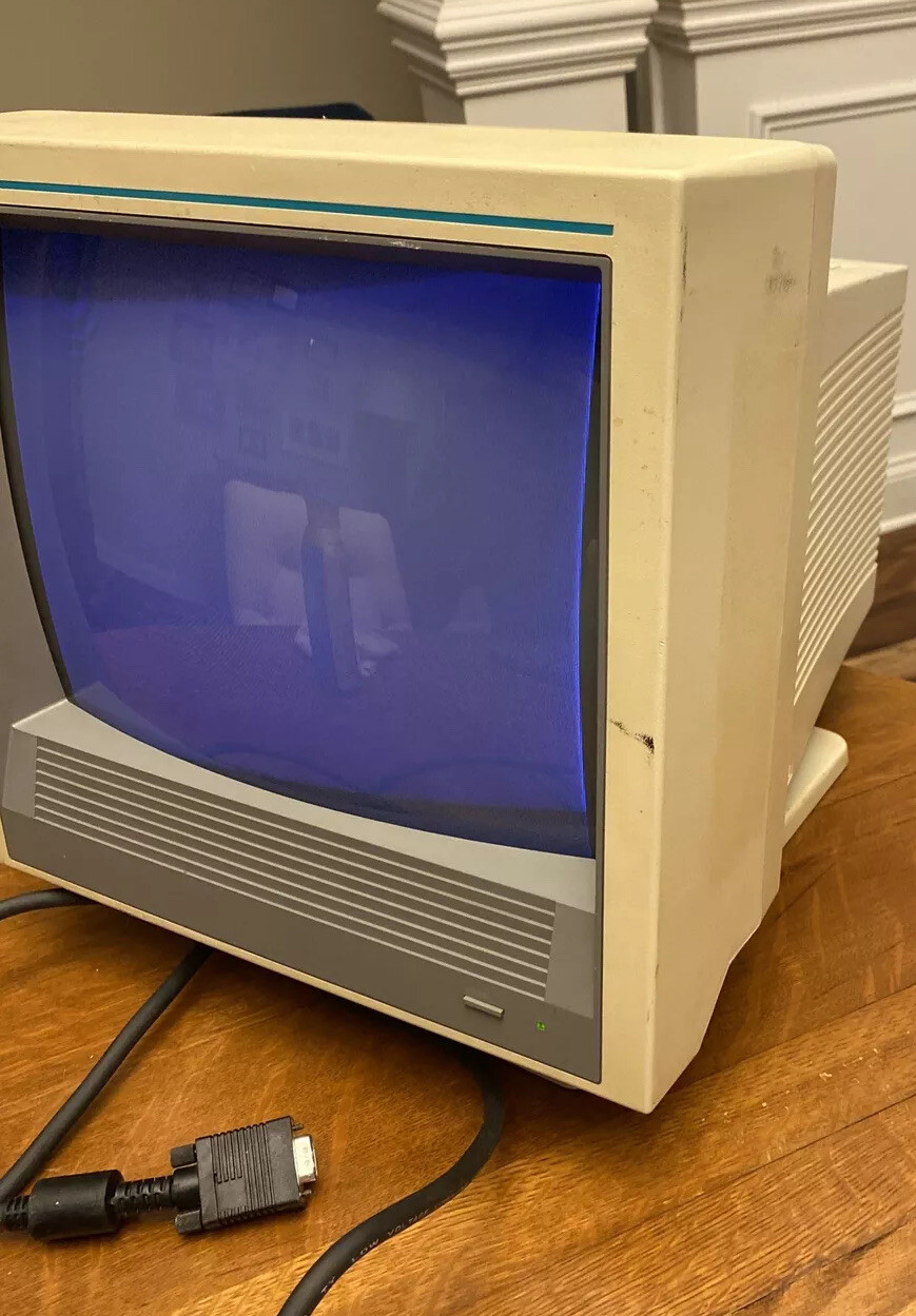Vintage Leading Technology Monitor 450V Retro Gaming CRT TV