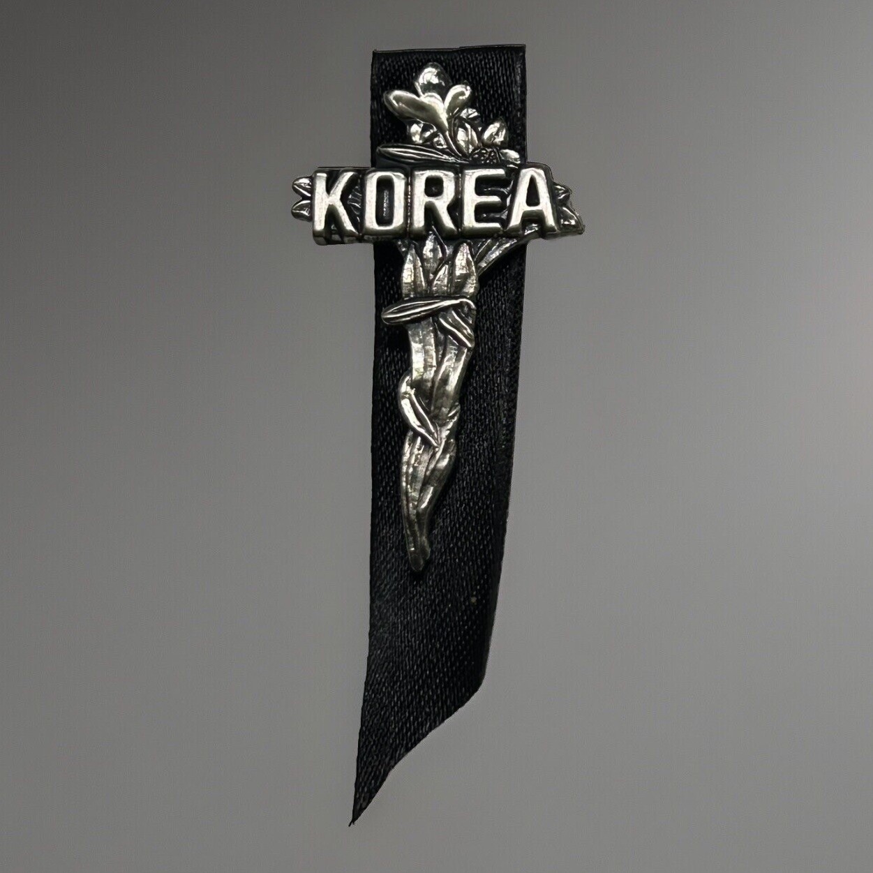 Korean War Flower Memorial Cross Pin Army Marines Veterans