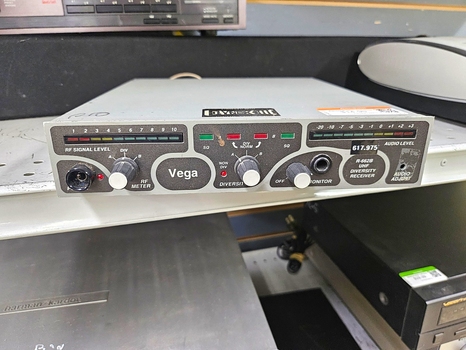 Vega R-662B UHF Diversity Receiver 2CH Analog 1U Rack BNC 617.975-620.975MHz
