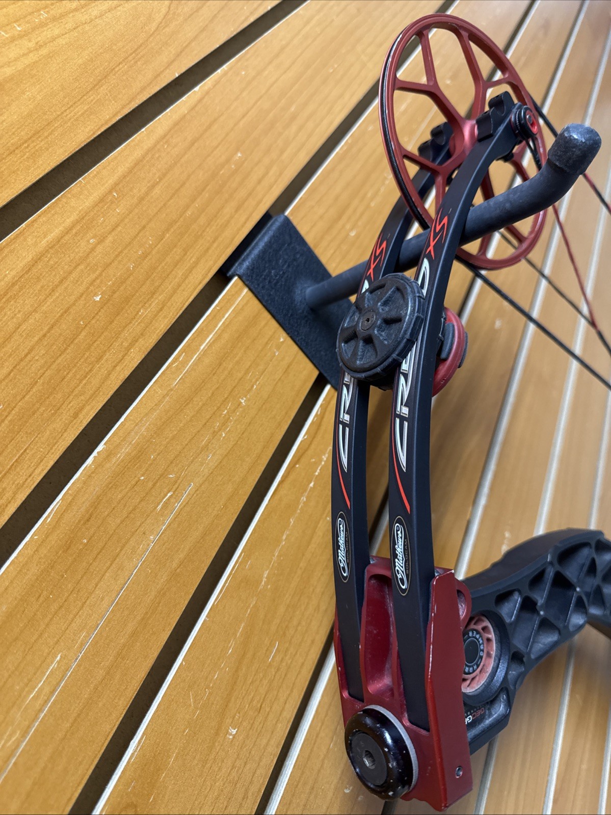 Mathews Creed RH Compound Bow - 70# Max - 28” Cam Installed - Item 6017