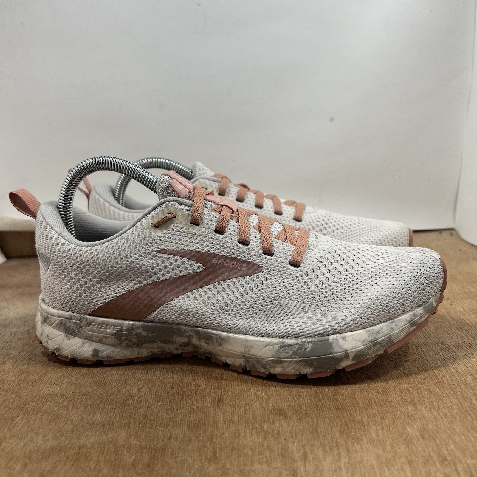 Brooks Revel 5 Women Size 9 Running Shoes White Lace Up Low Top Sneakers