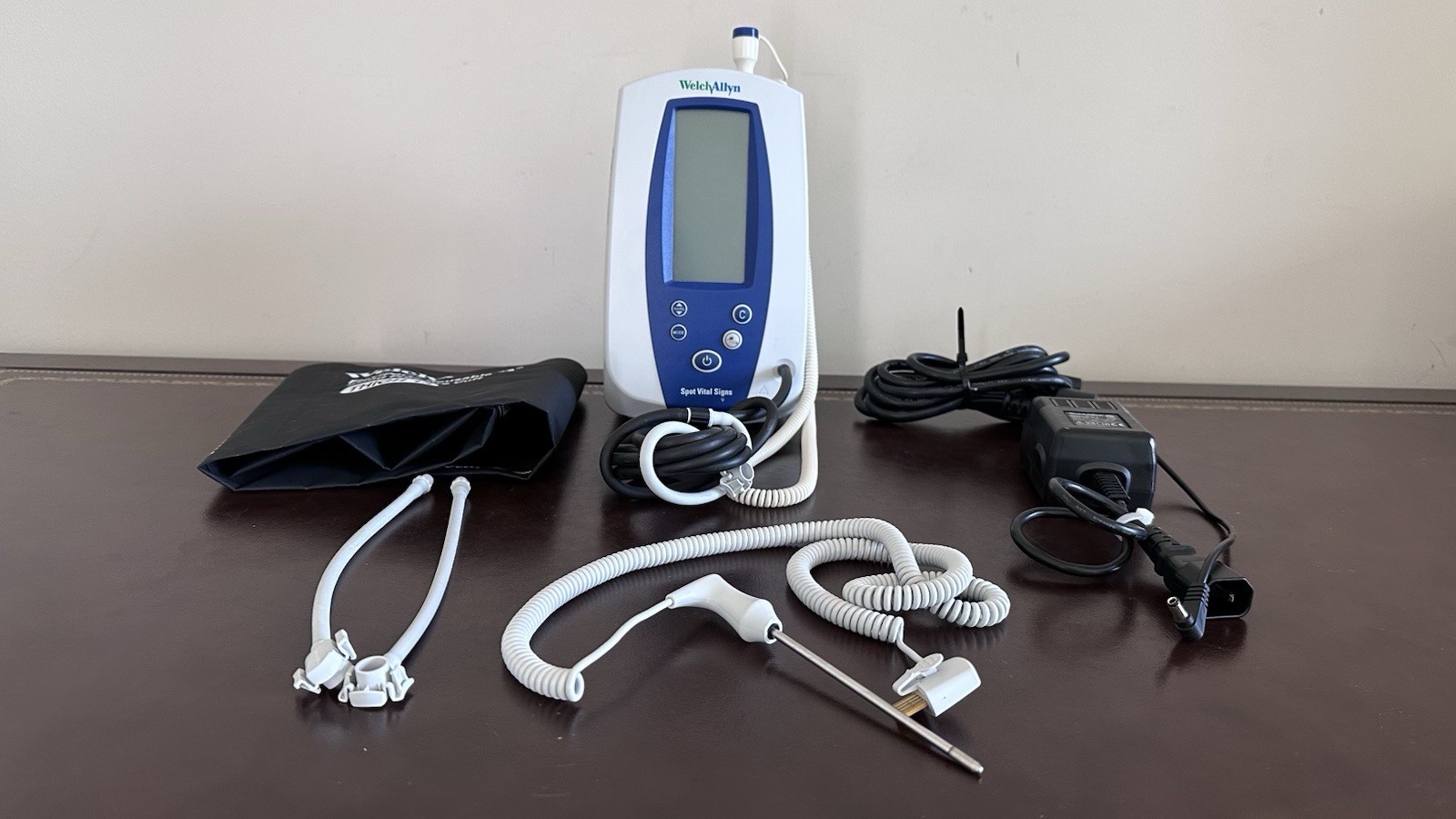 Welch Allyn Spot Vital Signs 420TB Monitor w/  Temp Probe Cuff And Extras