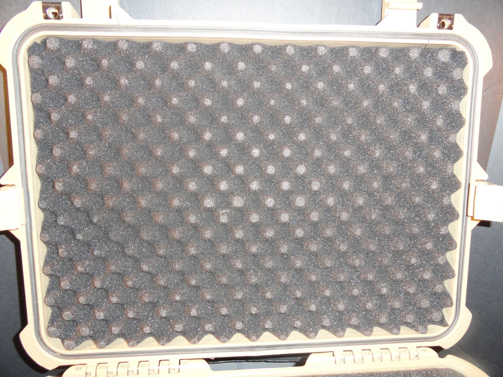 APACHE 4800 WEATHERPROOF PROTECTIVE HARD CASE CAMERA WEAPON TAN DESERT 19x13x7